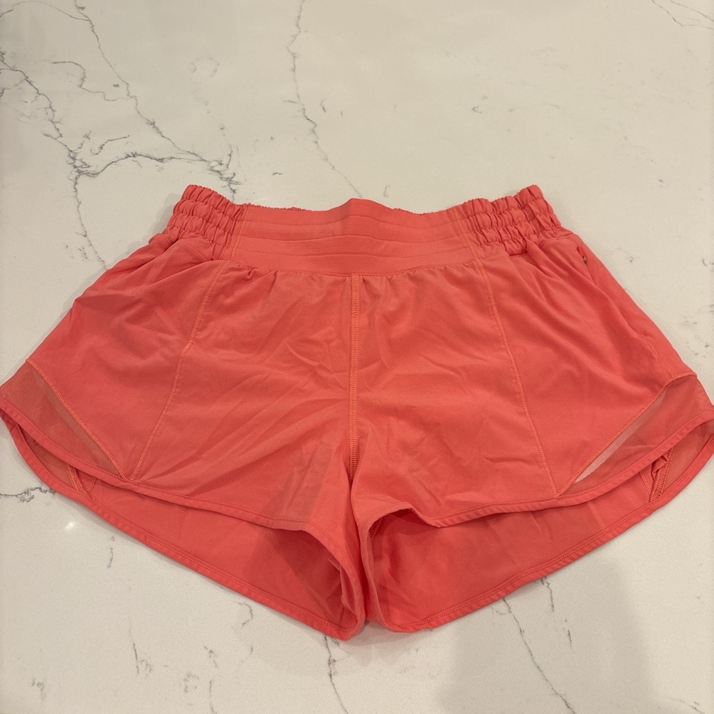 Lululemon hotty hot shorts raspberry cream size 6 2.5” inseam
